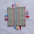 Knisperdoekje met kleurige lintjes print - Baby 0-3 jaar